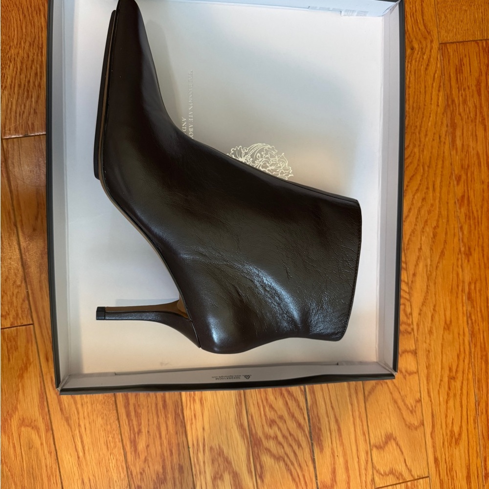 Vince Camuto Sleek Root Beer Brown Ankle Booties size 10